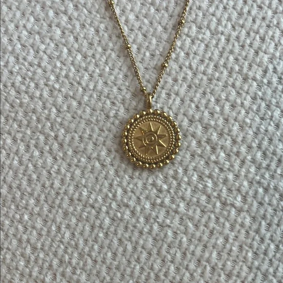 Elegant Gold Pendant Necklace - Picture 2 of 4